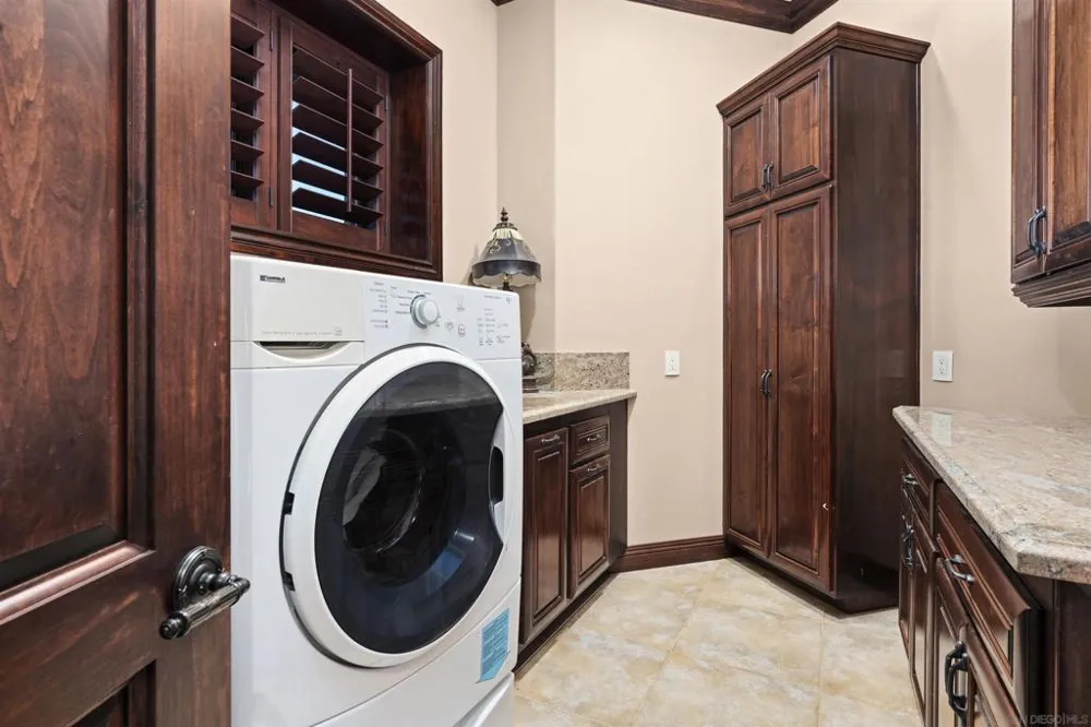 2882 Conestoga Circle Alpine, CA 91901