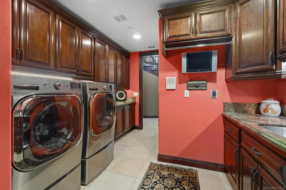 2882 Conestoga Circle Alpine, CA 91901