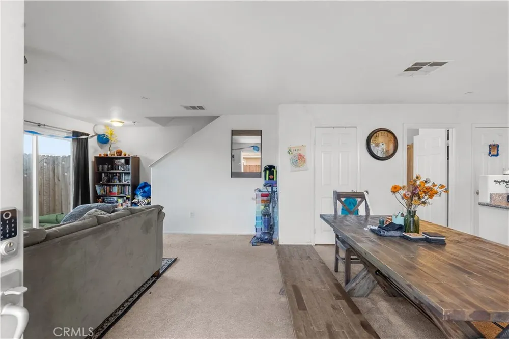 26142 Gravett Place Saugus, CA 91350