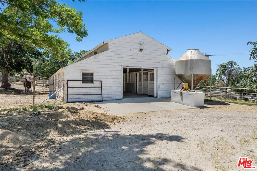 31008 Pine Canyon Road Lake Hughes, CA 93532