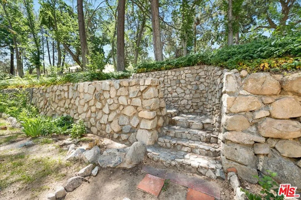 31008 Pine Canyon Road Lake Hughes, CA 93532
