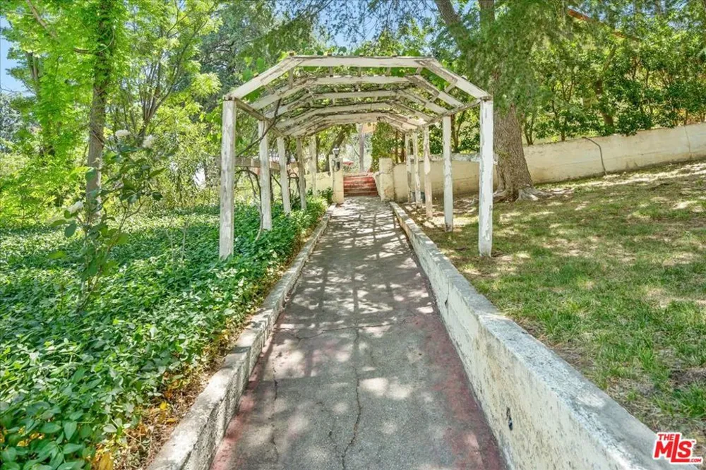 31008 Pine Canyon Road Lake Hughes, CA 93532