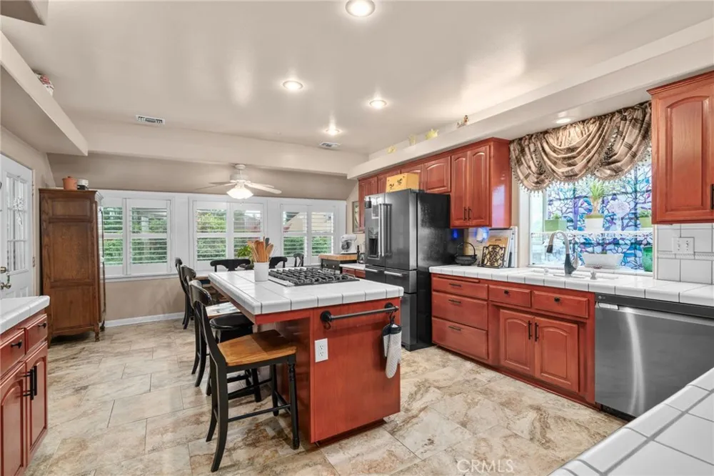 334 Lakeside Redlands, CA 92373
