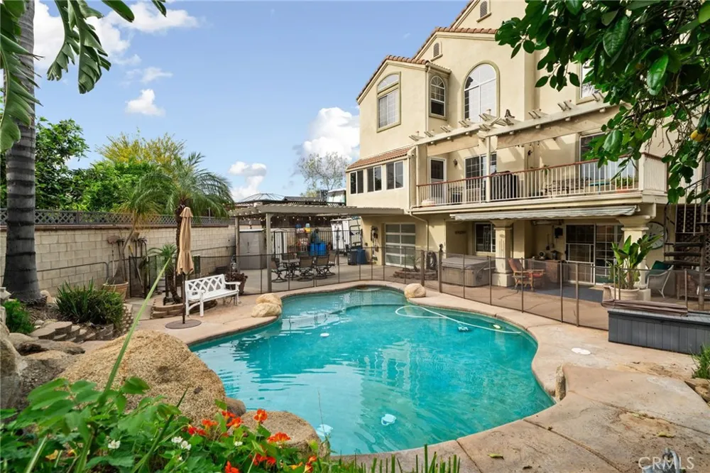 334 Lakeside Redlands, CA 92373