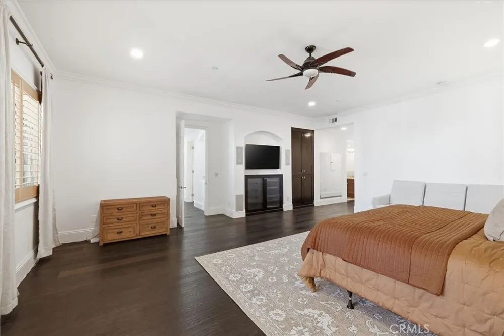 143 Arnaz Drive #105 Beverly Hills, CA 90211