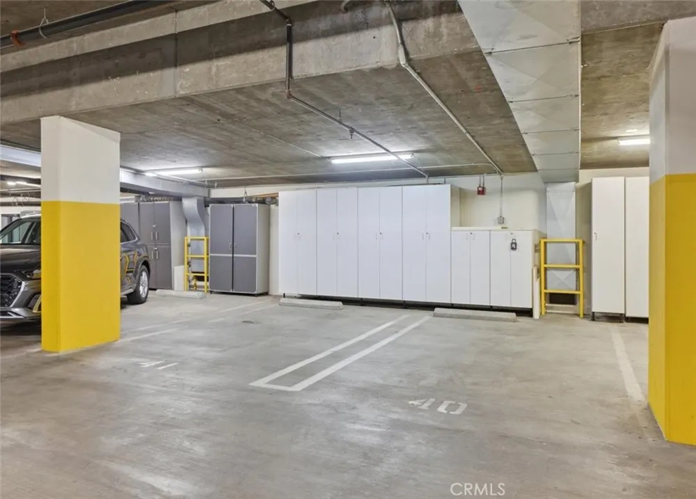 143 Arnaz Drive #105 Beverly Hills, CA 90211