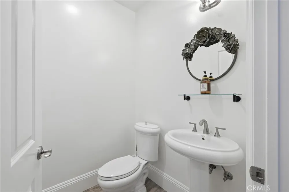 143 Arnaz Drive #105 Beverly Hills, CA 90211