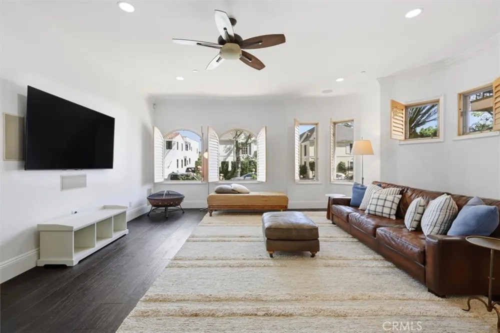 143 Arnaz Drive #105 Beverly Hills, CA 90211