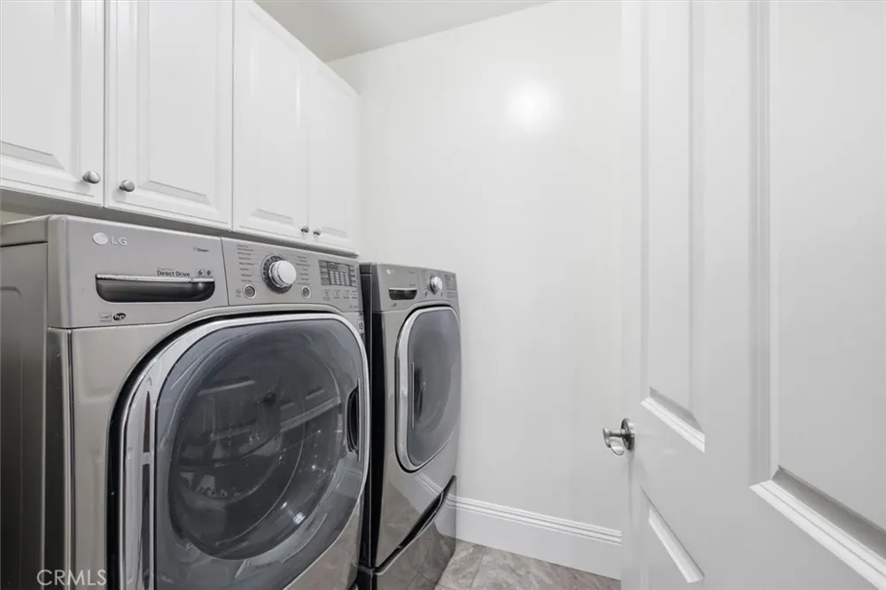 143 Arnaz Drive #105 Beverly Hills, CA 90211