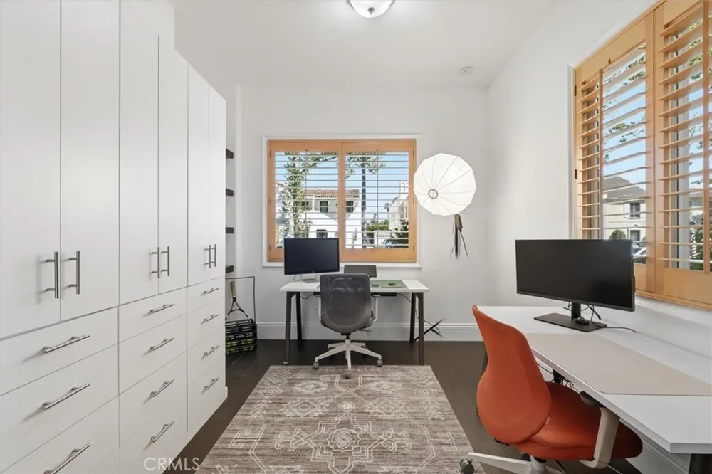 143 Arnaz Drive #105 Beverly Hills, CA 90211