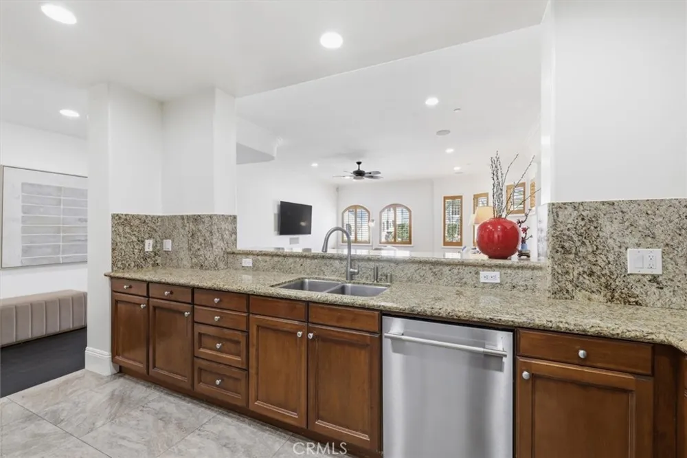 143 Arnaz Drive #105 Beverly Hills, CA 90211
