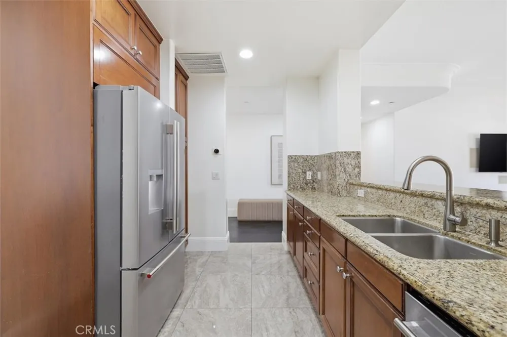 143 Arnaz Drive #105 Beverly Hills, CA 90211