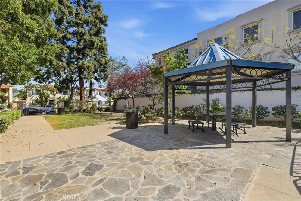 143 Arnaz Drive #105 Beverly Hills, CA 90211