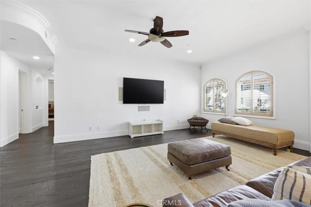 143 Arnaz Drive #105 Beverly Hills, CA 90211