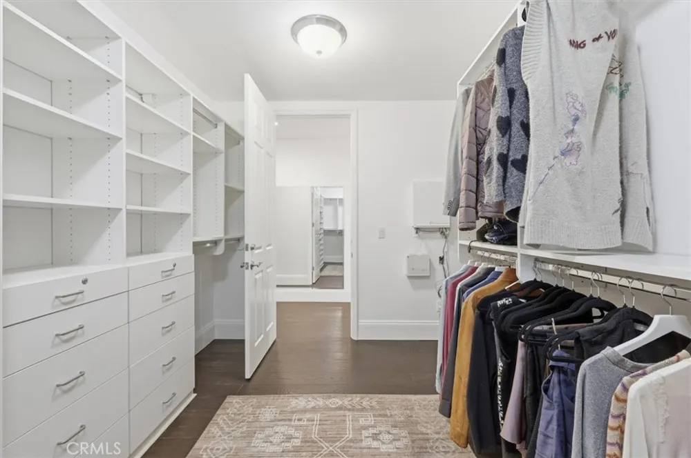 143 Arnaz Drive #105 Beverly Hills, CA 90211