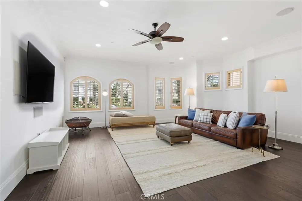 143 Arnaz Drive #105 Beverly Hills, CA 90211