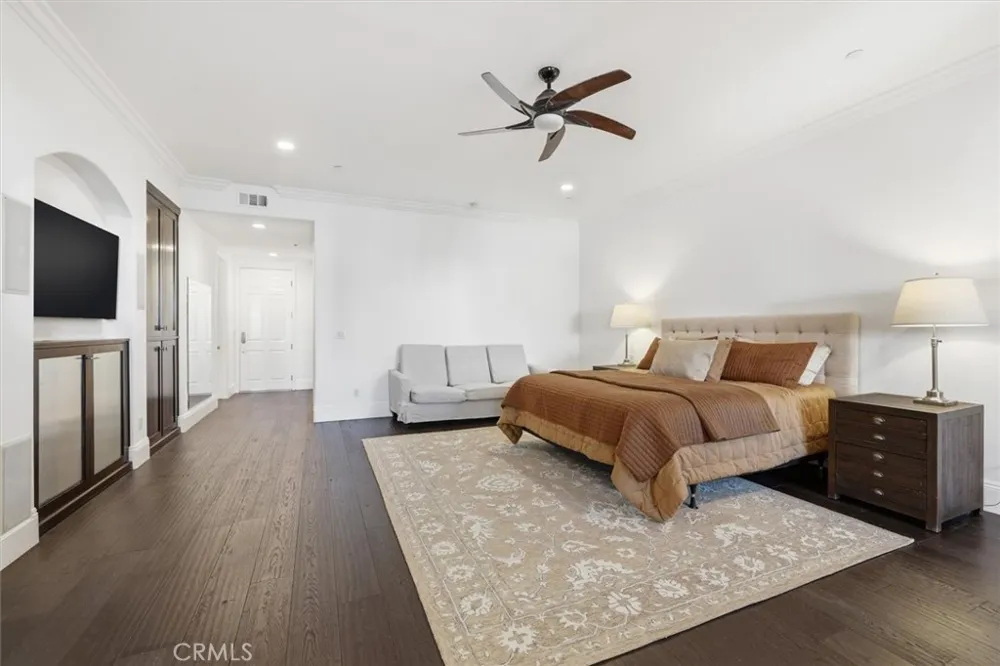 143 Arnaz Drive #105 Beverly Hills, CA 90211