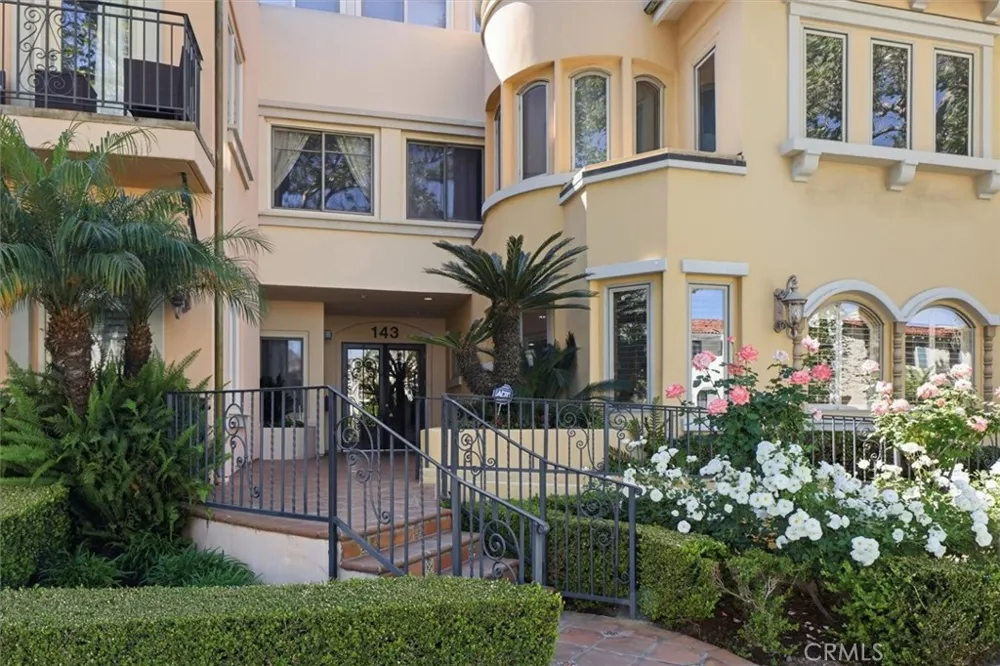 143 Arnaz Drive #105 Beverly Hills, CA 90211