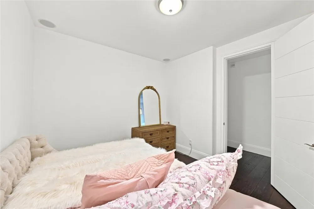 143 Arnaz Drive #105 Beverly Hills, CA 90211