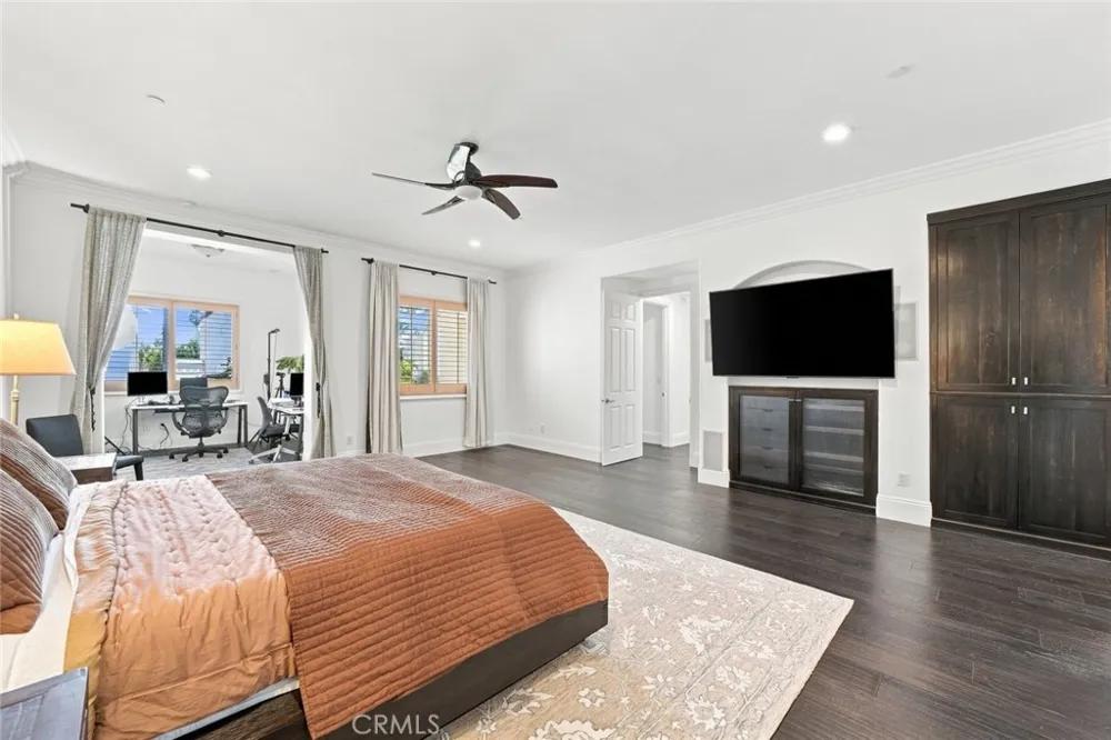 143 Arnaz Drive #105 Beverly Hills, CA 90211