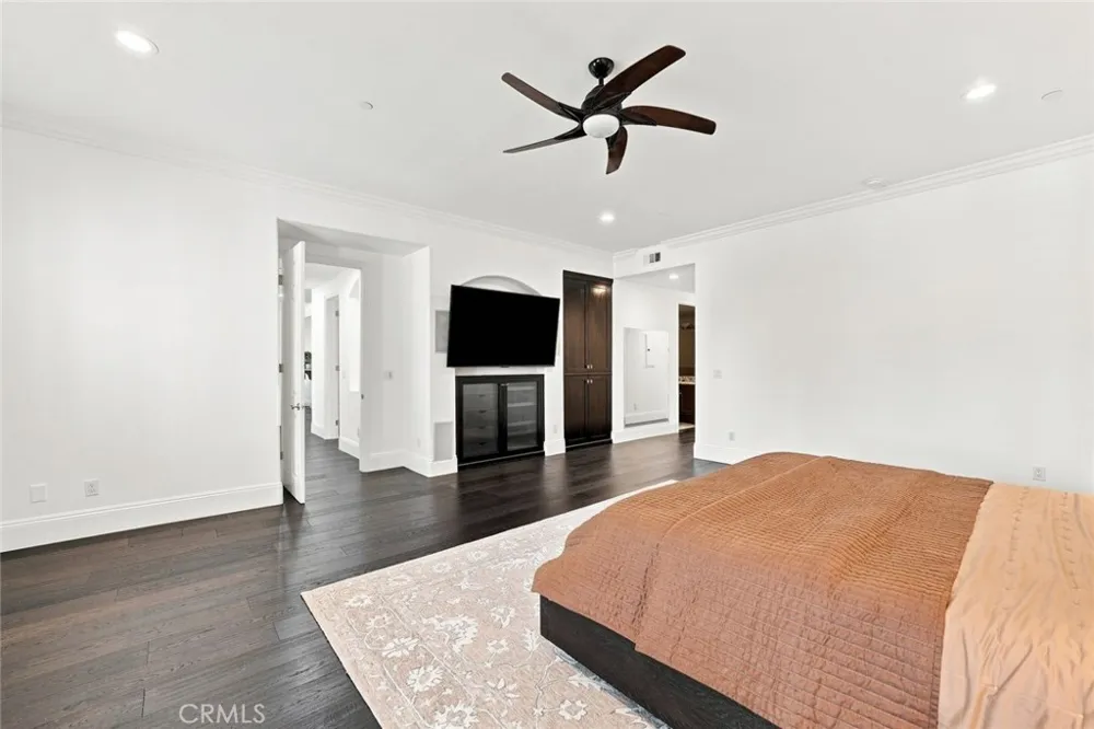 143 Arnaz Drive #105 Beverly Hills, CA 90211