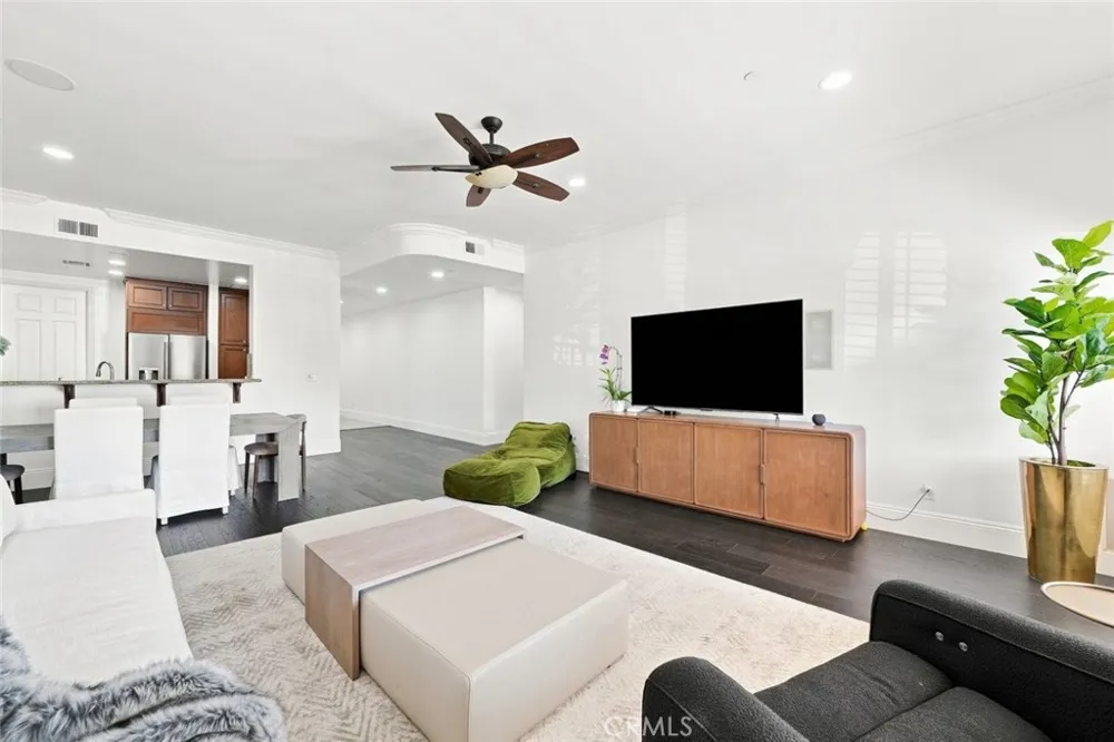 143 Arnaz Drive #105 Beverly Hills, CA 90211