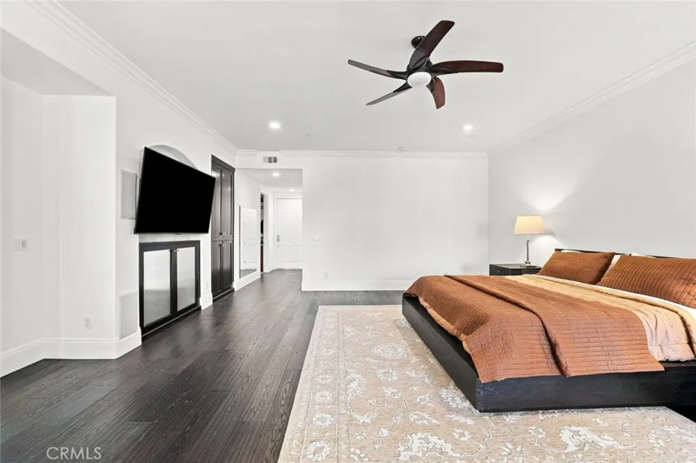 143 Arnaz Drive #105 Beverly Hills, CA 90211