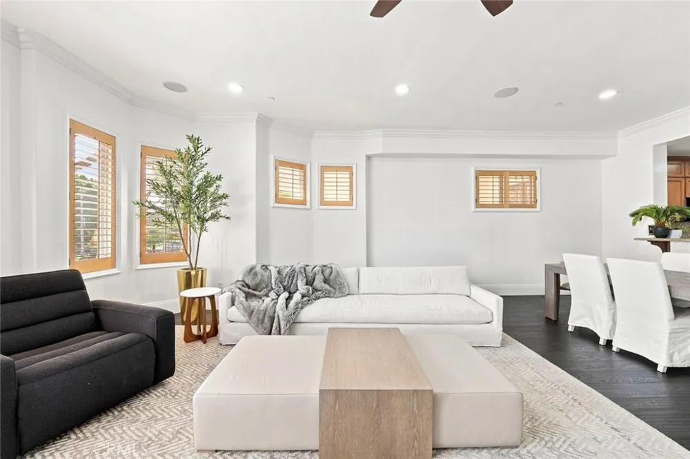 143 Arnaz Drive #105 Beverly Hills, CA 90211