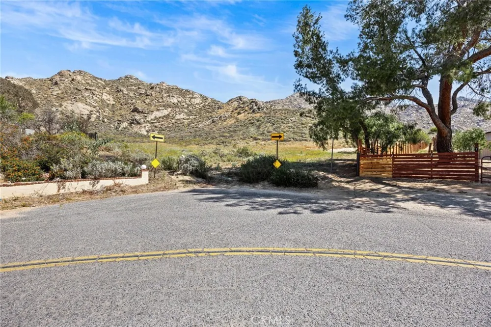 2001 Mt Vernon Avenue Riverside, CA 92507