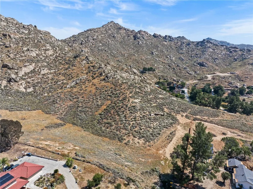 2001 Mt Vernon Avenue Riverside, CA 92507