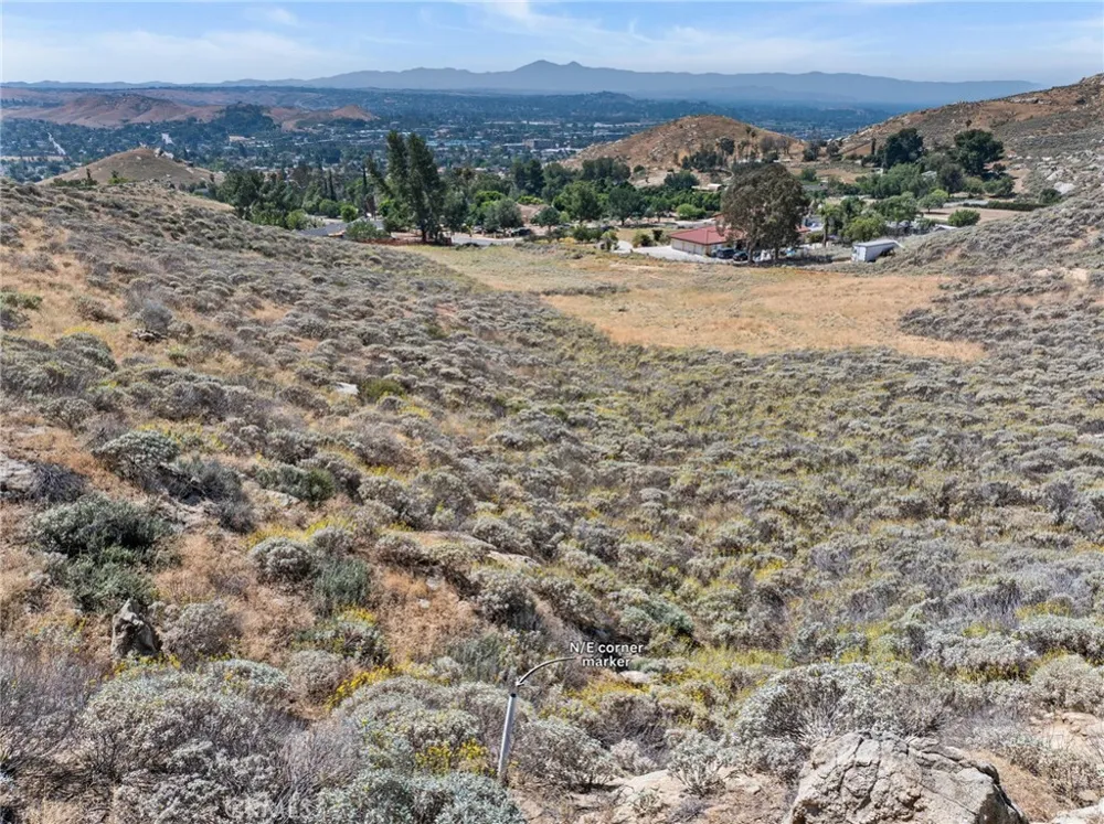 2001 Mt Vernon Avenue Riverside, CA 92507