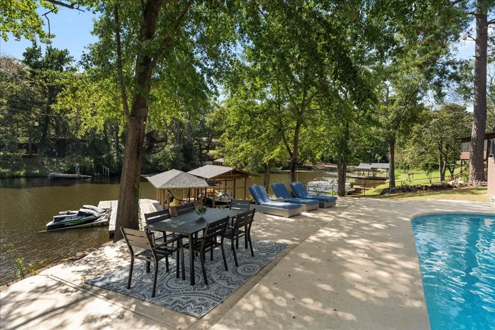 2002 W Lake Drive Gladewater, TX 75647