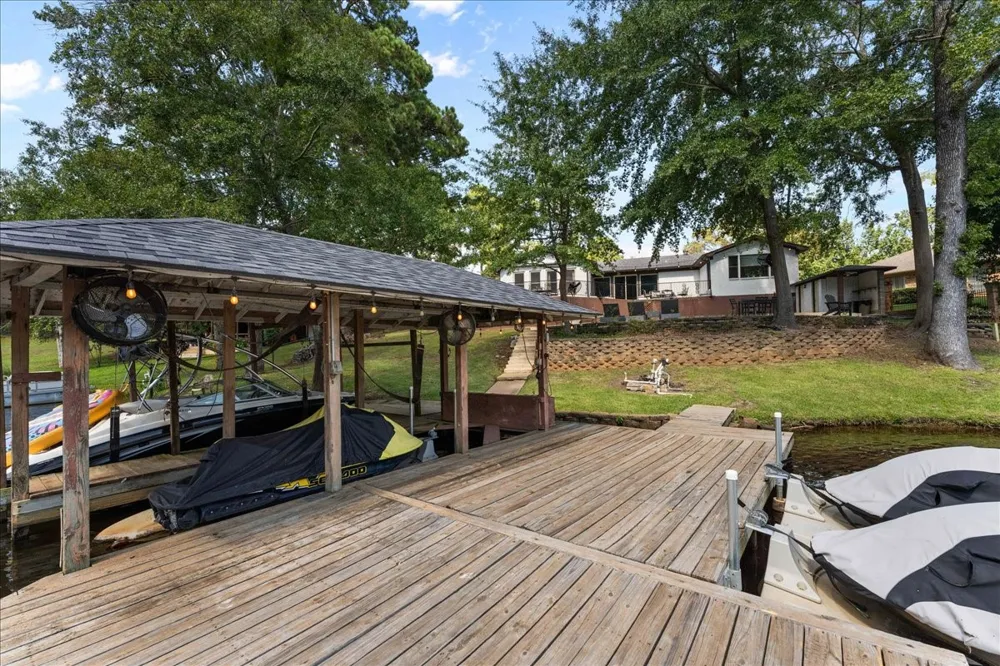 2002 W Lake Drive Gladewater, TX 75647