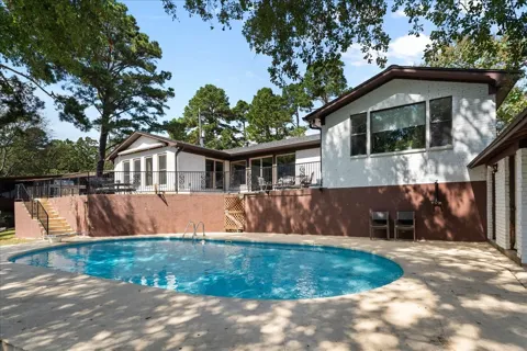 2002 W Lake Drive