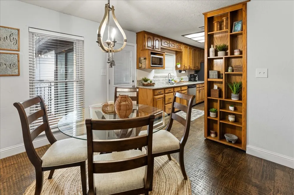 2002 W Lake Drive Gladewater, TX 75647