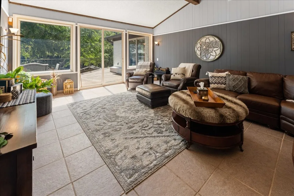 2002 W Lake Drive Gladewater, TX 75647