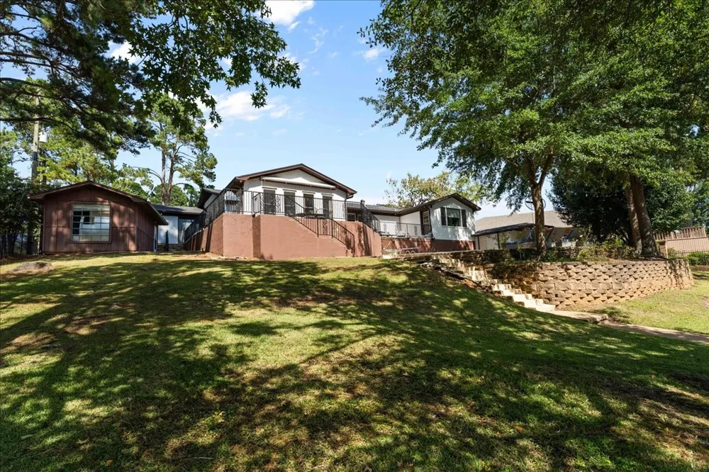 2002 W Lake Drive Gladewater, TX 75647