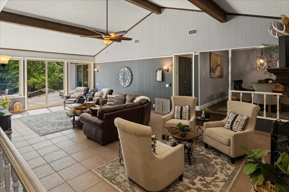 2002 W Lake Drive Gladewater, TX 75647