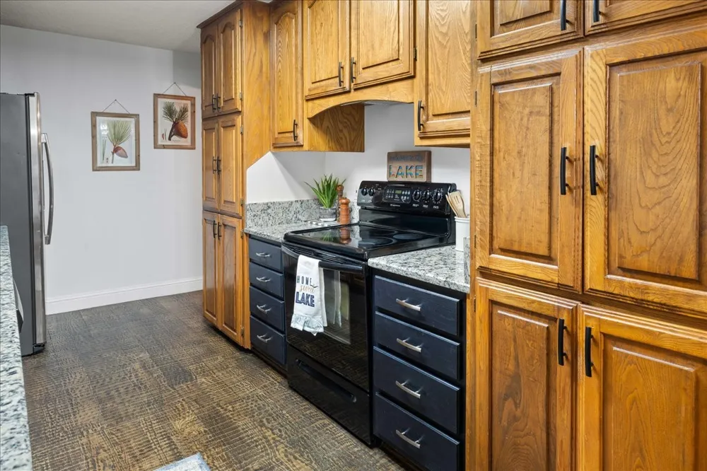 2002 W Lake Drive Gladewater, TX 75647