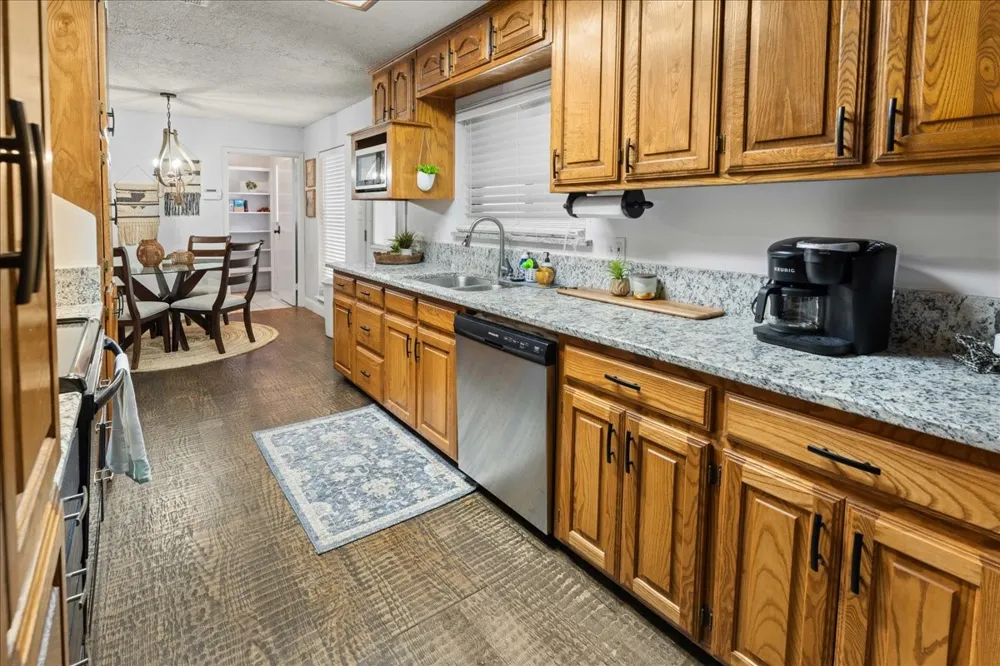 2002 W Lake Drive Gladewater, TX 75647