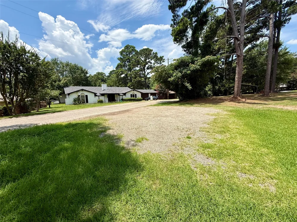 2002 W Lake Drive Gladewater, TX 75647