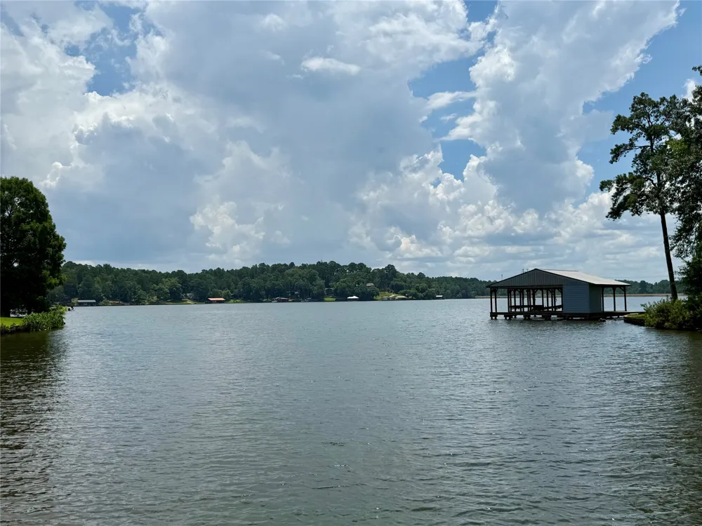 2002 W Lake Drive Gladewater, TX 75647