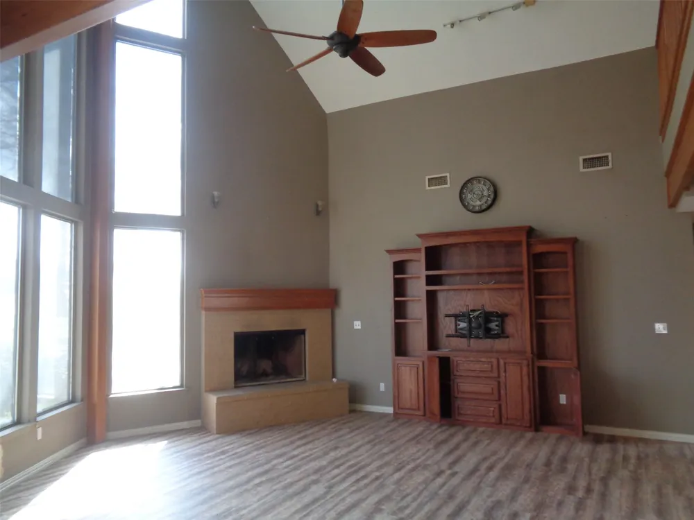110 Pawnee Trail Lake Kiowa, TX 76240