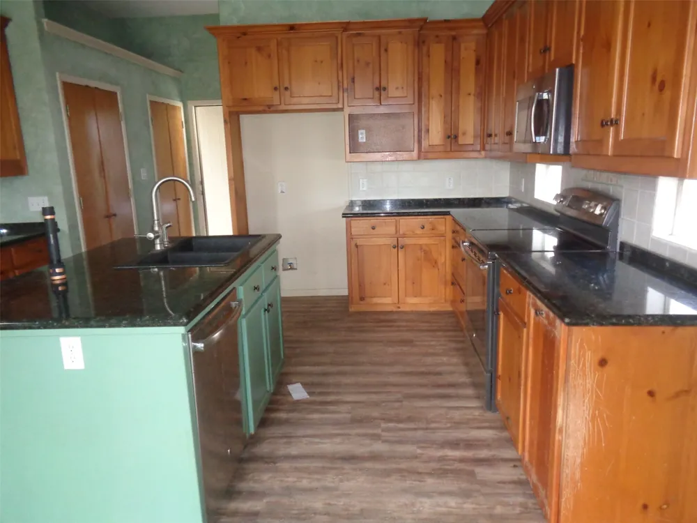 110 Pawnee Trail Lake Kiowa, TX 76240