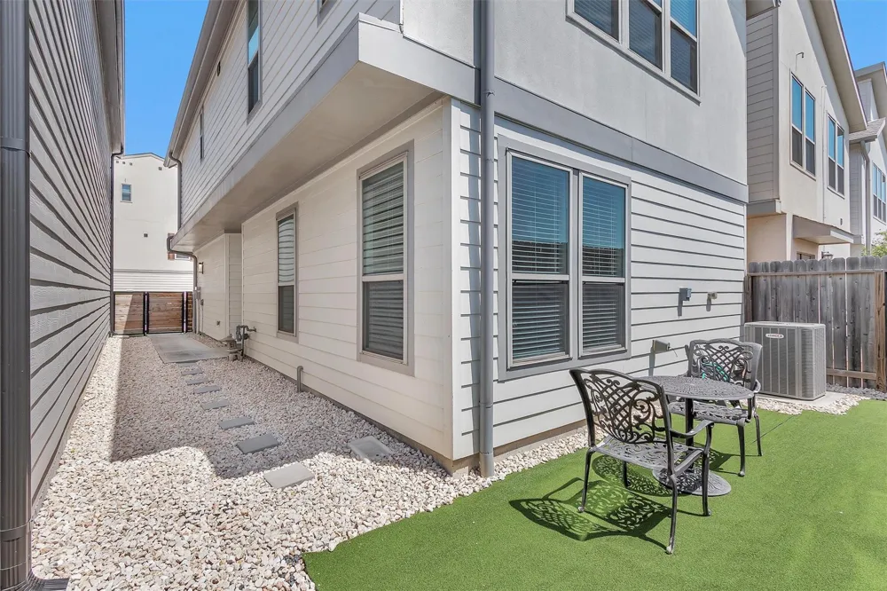 454 S Centro Circle Shenandoah, TX 77385
