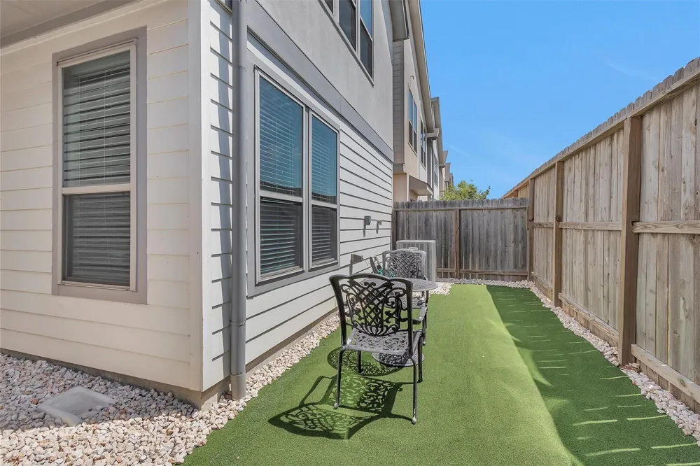 454 S Centro Circle Shenandoah, TX 77385