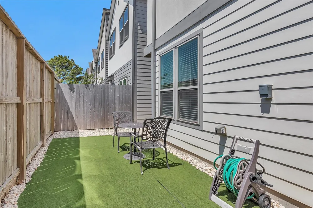 454 S Centro Circle Shenandoah, TX 77385