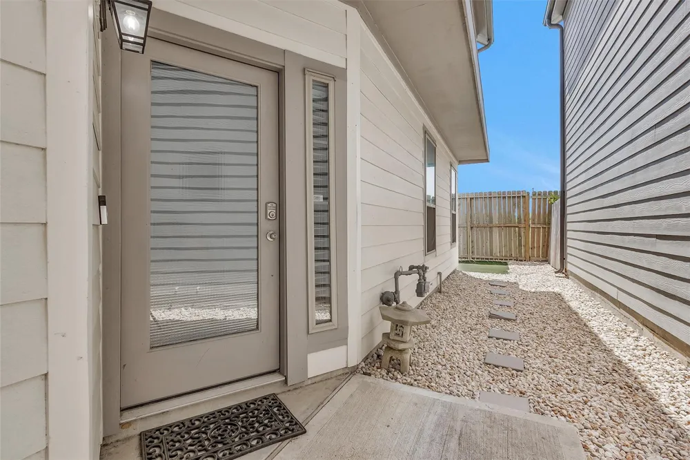 454 S Centro Circle Shenandoah, TX 77385