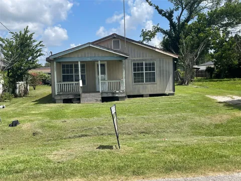 208 E Pecan Lane
