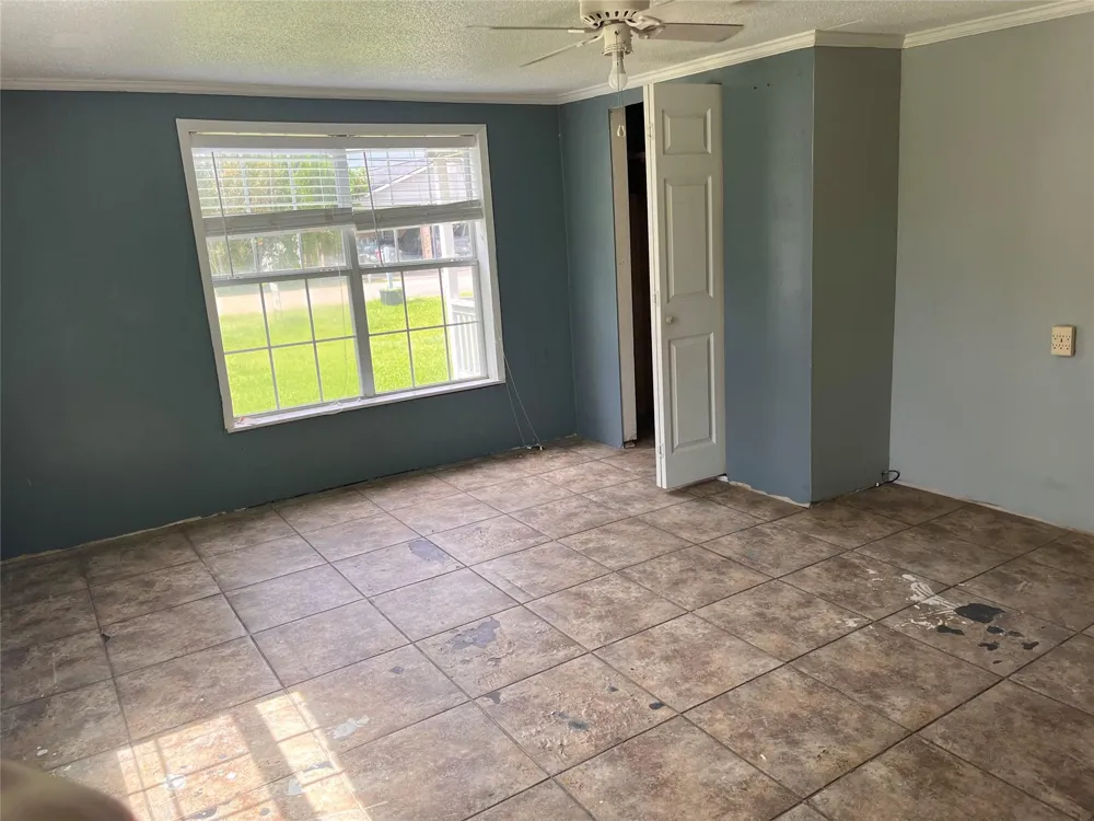 208 E Pecan Lane Clute, TX 77531